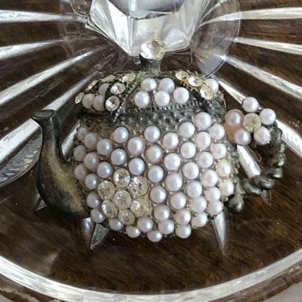 Rhinestone teapot brooch